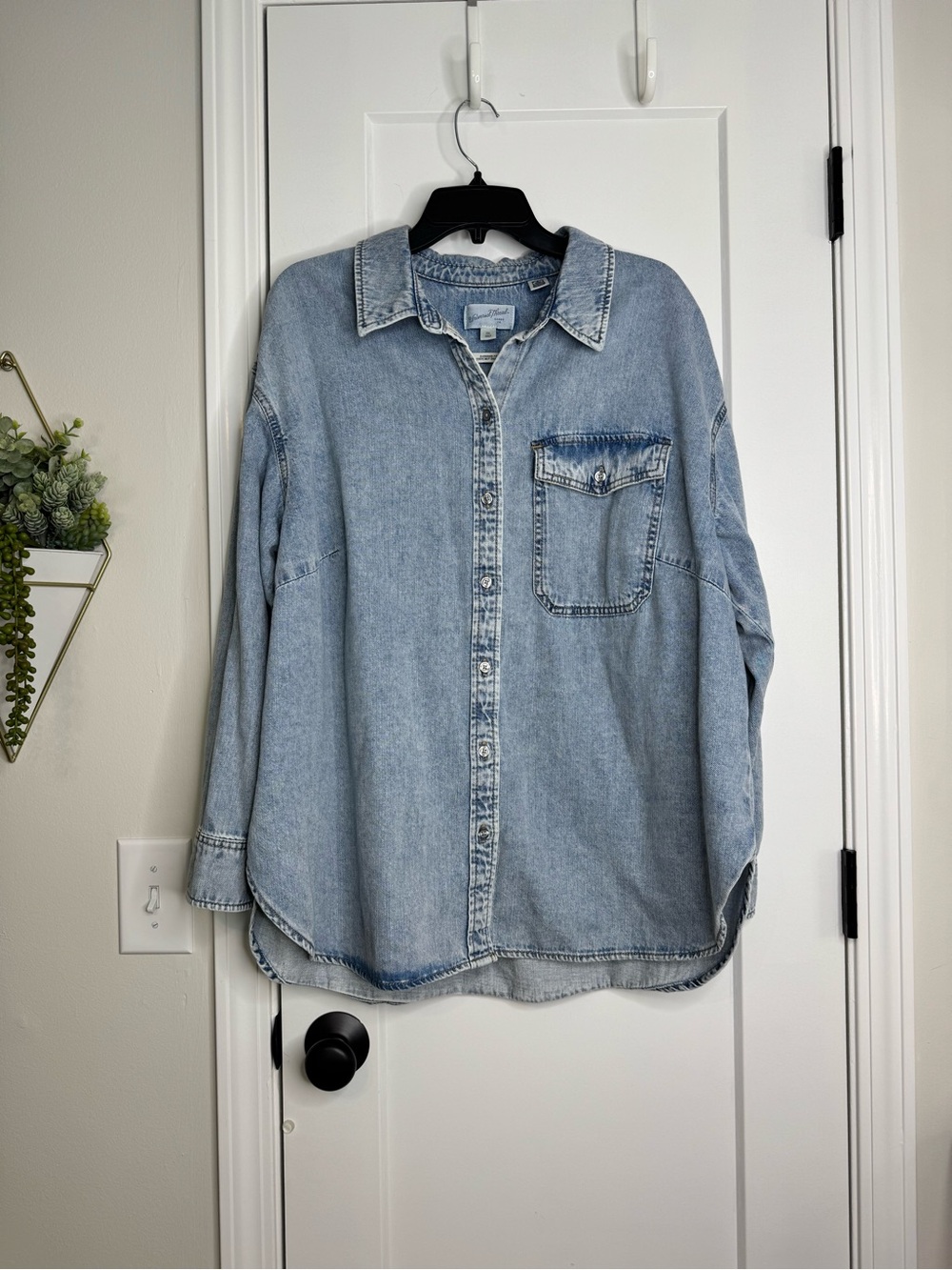 Universal Threads Denim Oversized Shirt/Shacket - Picture 1 of 6